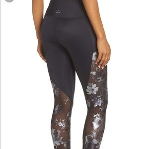 NWT Beyond yoga leggings